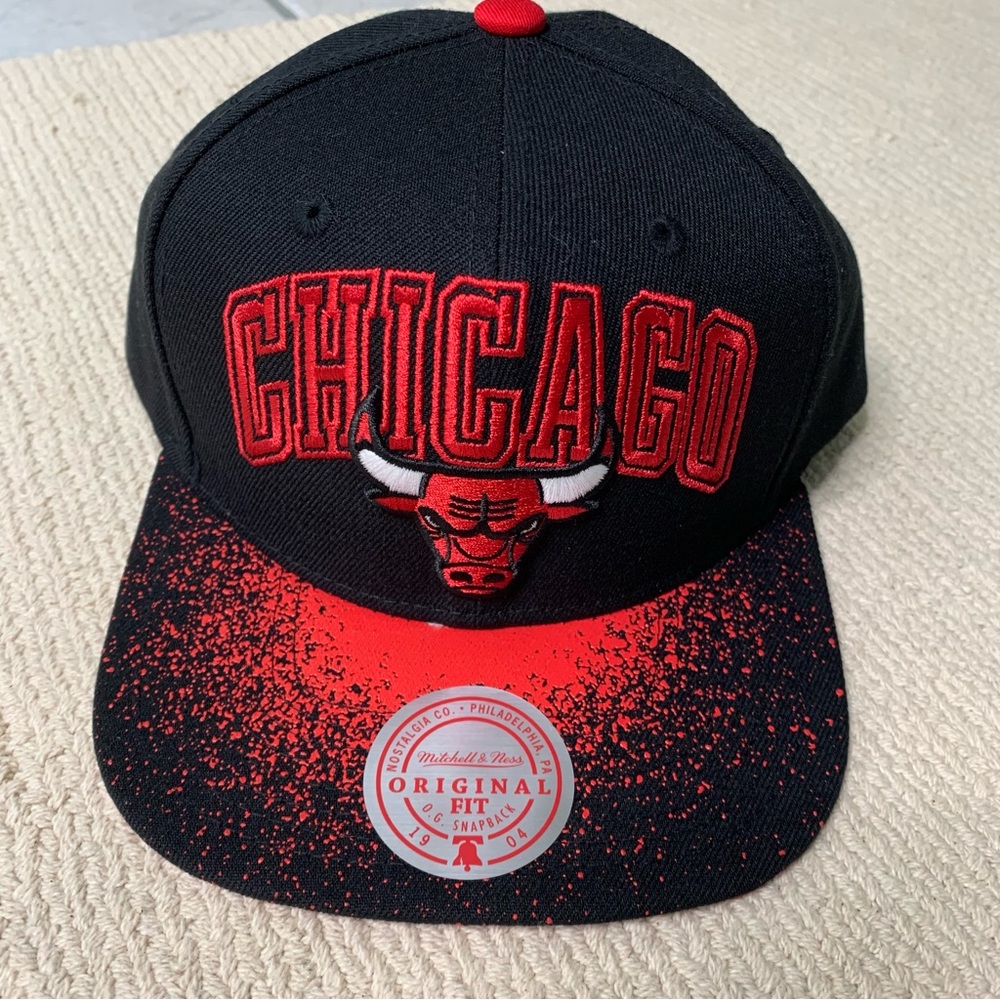 Mitchell & Ness Chicago Bulls Snapback Hat Cap Black / Red NBA Spray Paint NWT